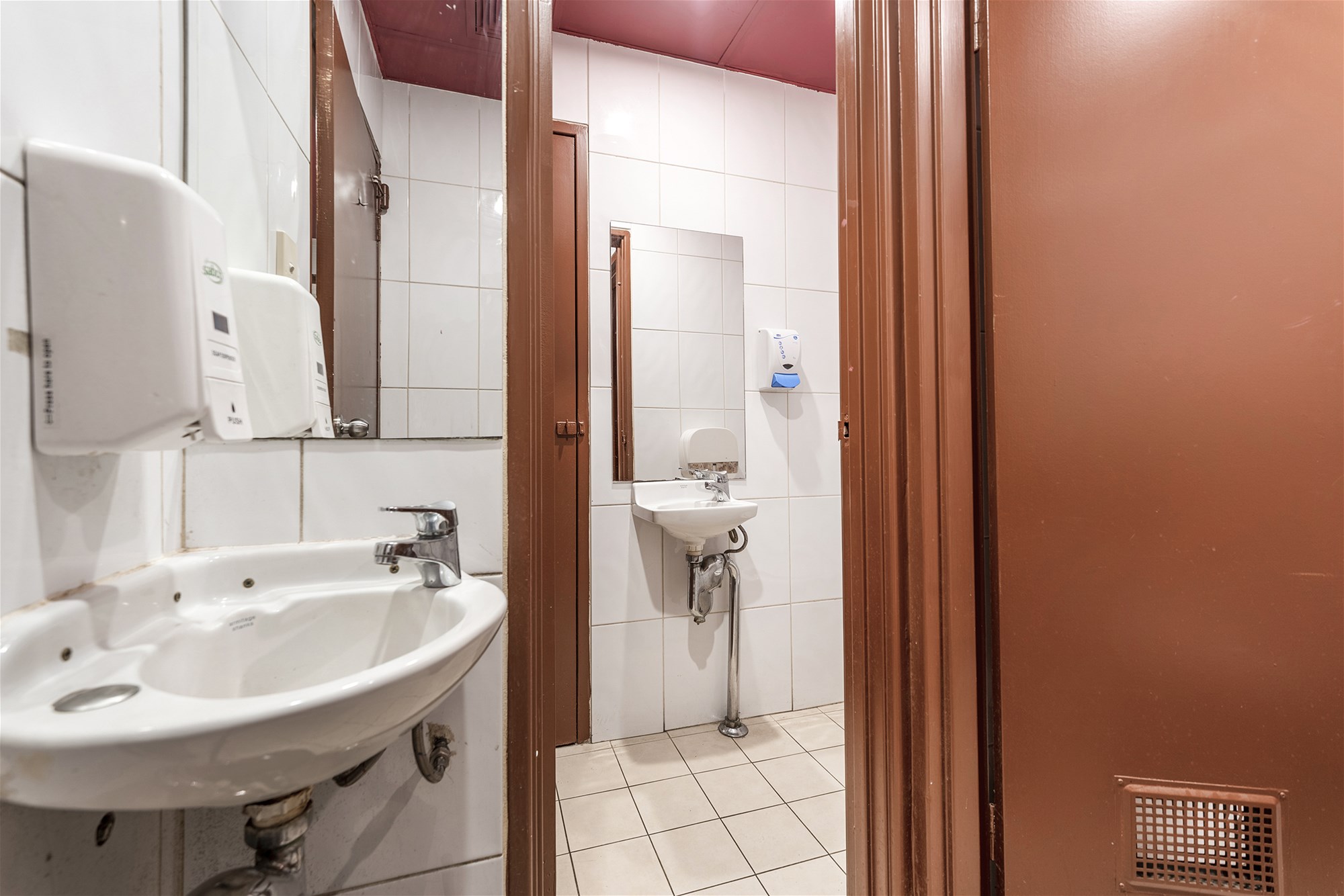 OUTSTANDING OPPORTUNITY NEAR NEW ITALIAN 46