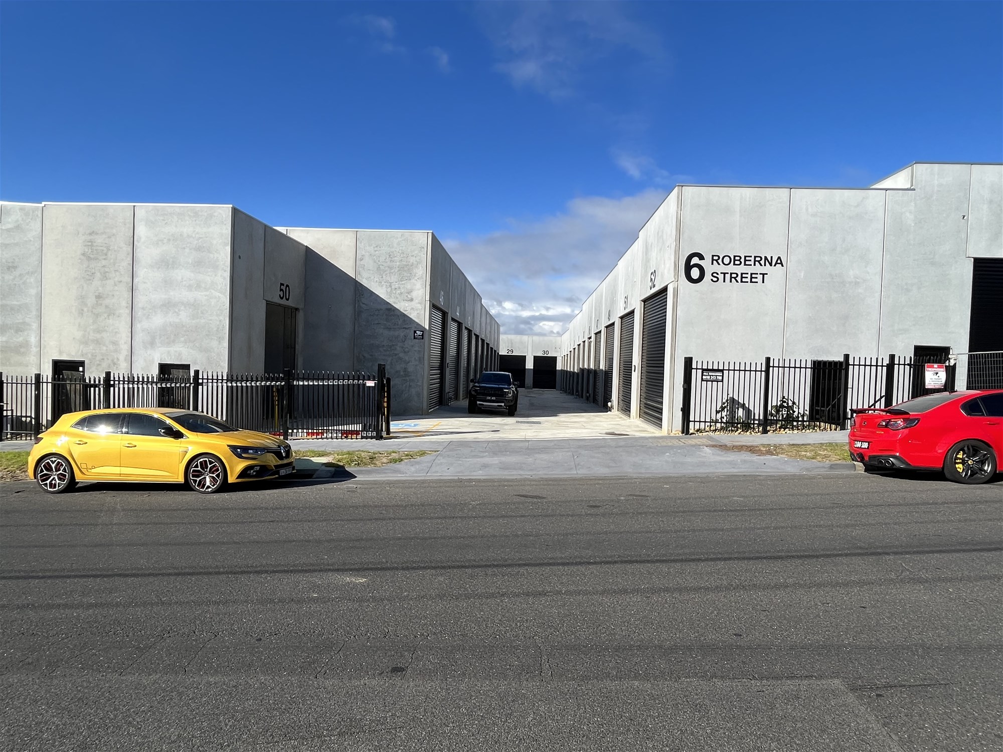 Spacious & Modern Industrial/Warehouse for 2