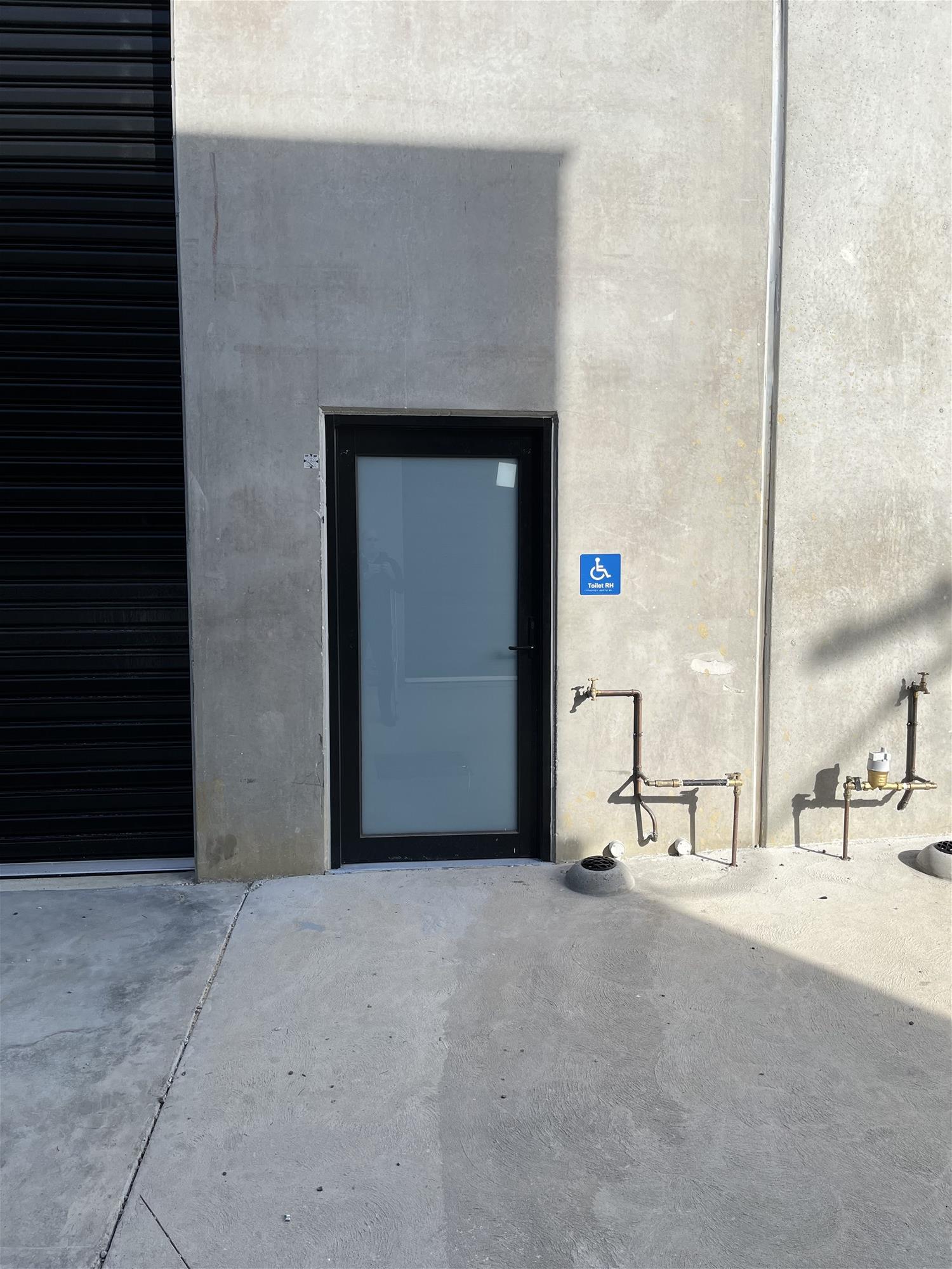 Spacious & Modern Industrial/Warehouse for 5