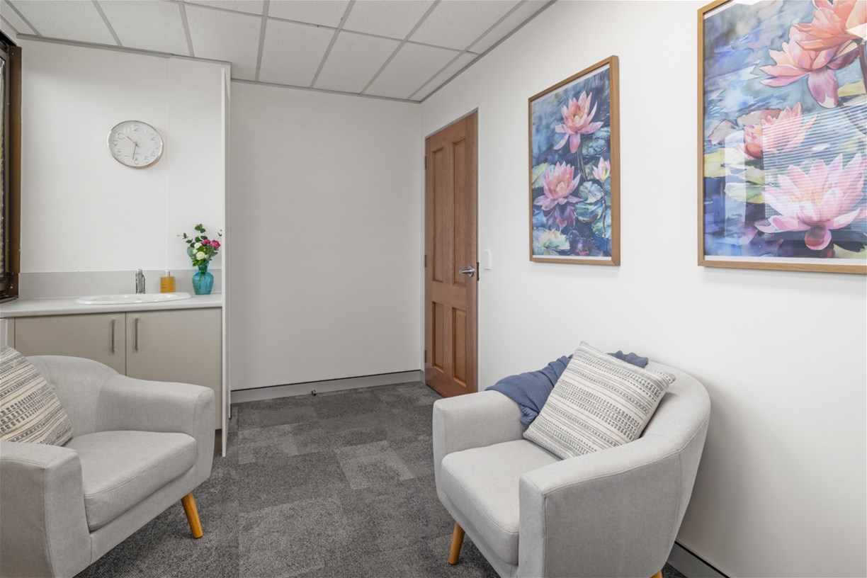 Beautiful Clinic Rooms Available for 8
