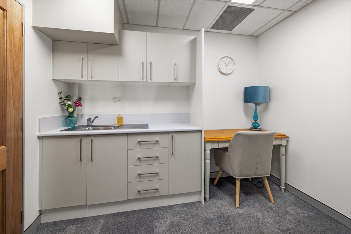 Beautiful Clinic Rooms Available for 12