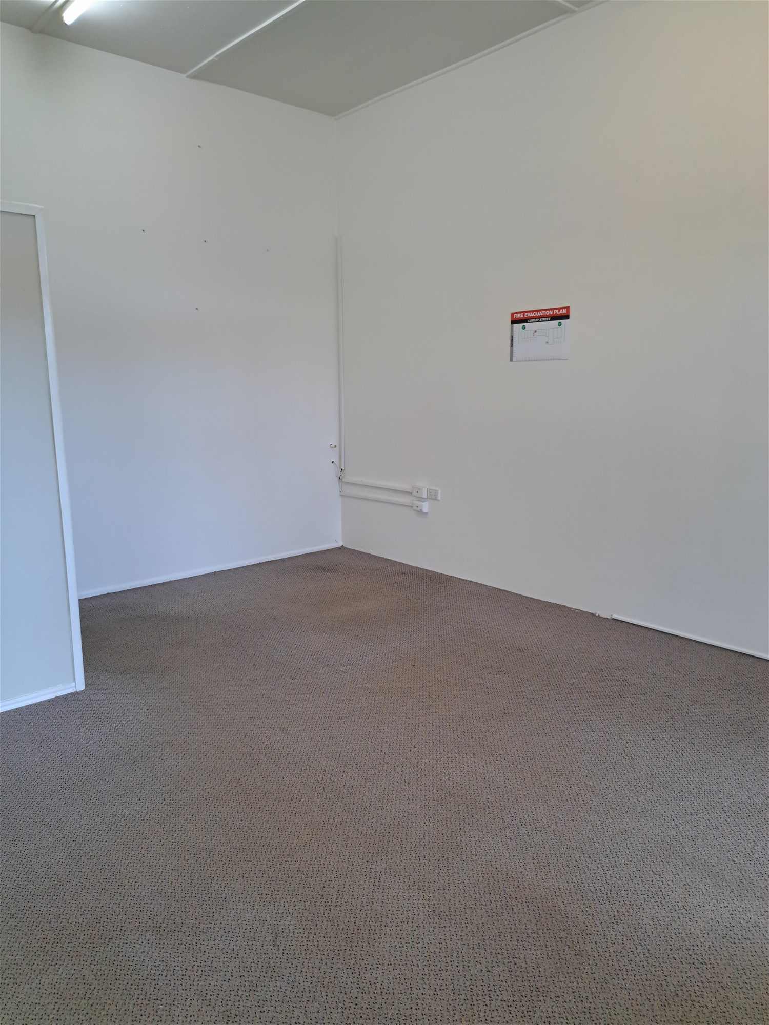SHOP FOR LEASE @ 133 6