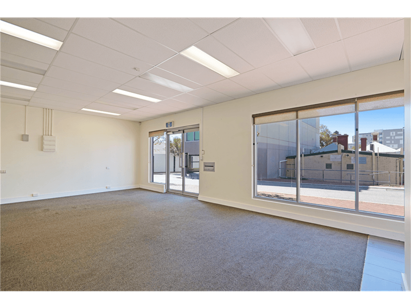 OUTSTANDING MODERN INNER CITY OFFICE 3