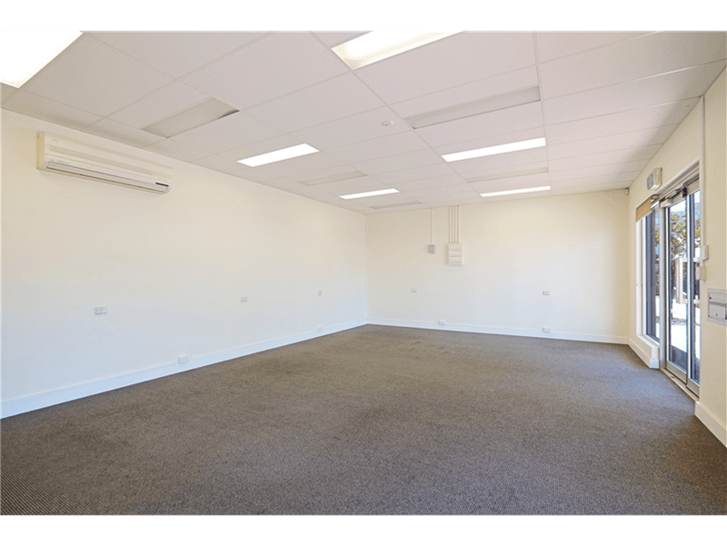 OUTSTANDING MODERN INNER CITY OFFICE 6