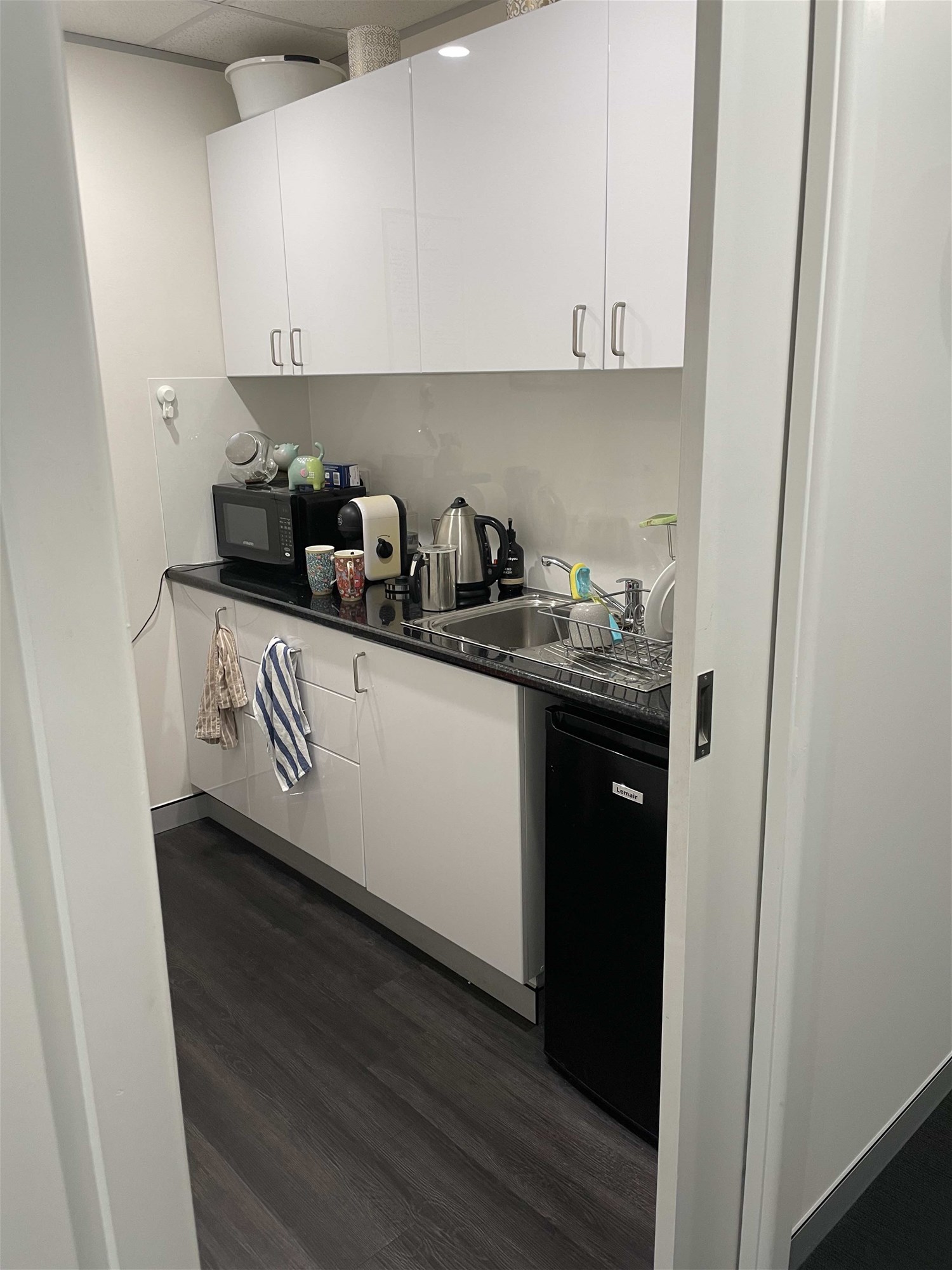 ” Professional Rooms for Lease 11