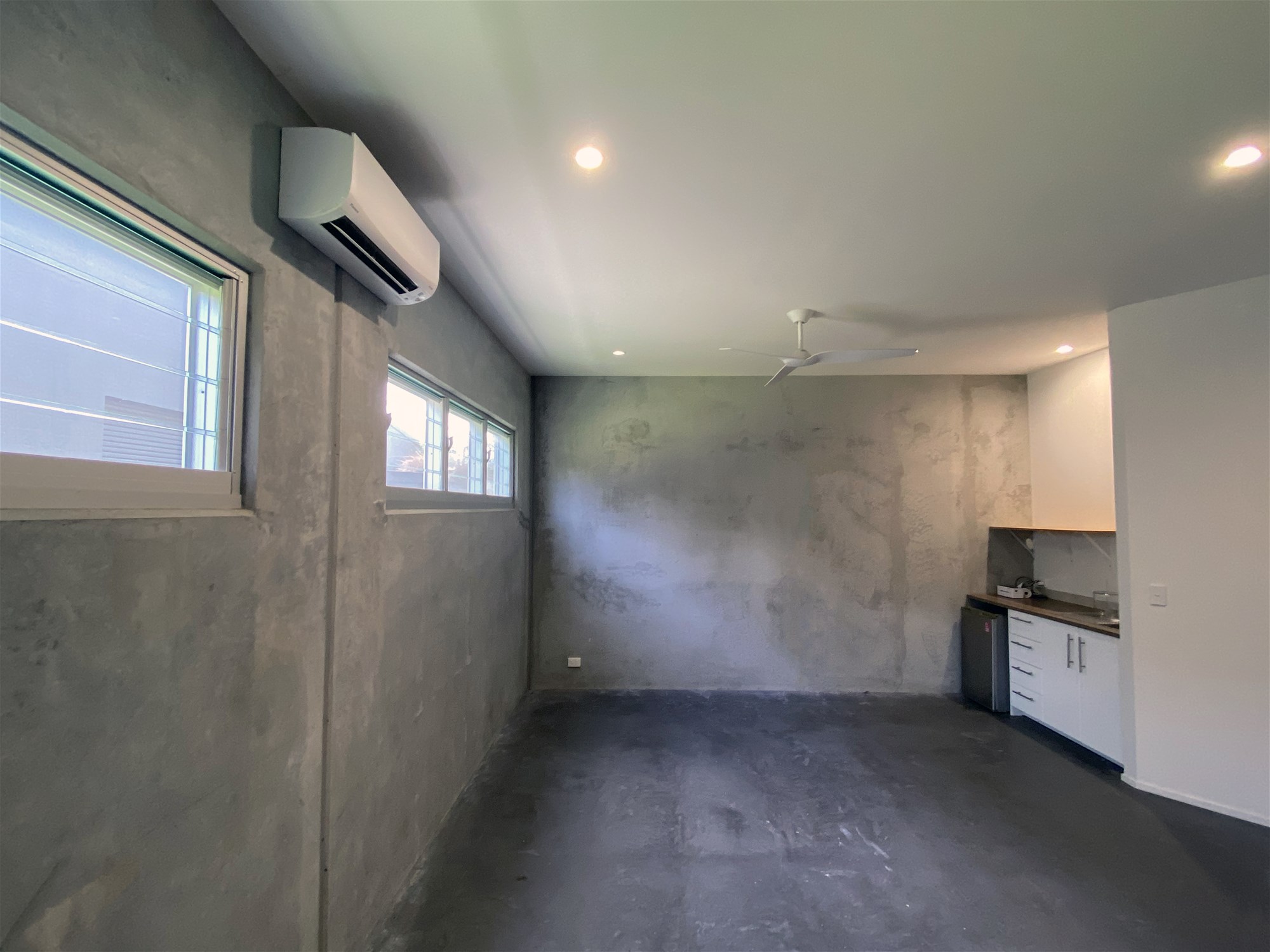 Office with Air Conditioning