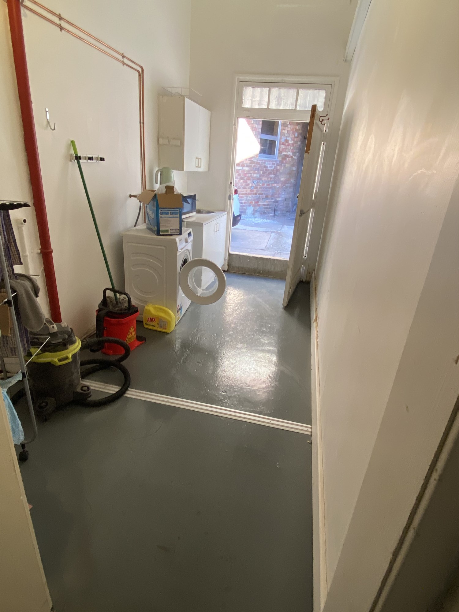 Prime CBD cafe/retail space available 8
