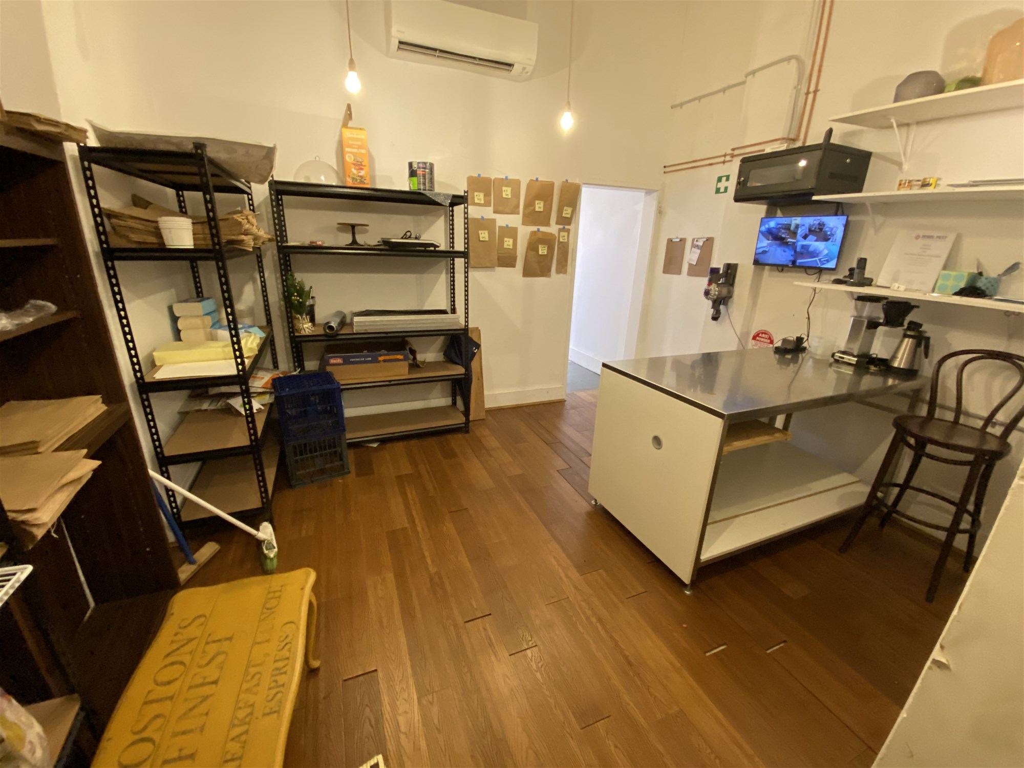 Prime CBD cafe/retail space available 7