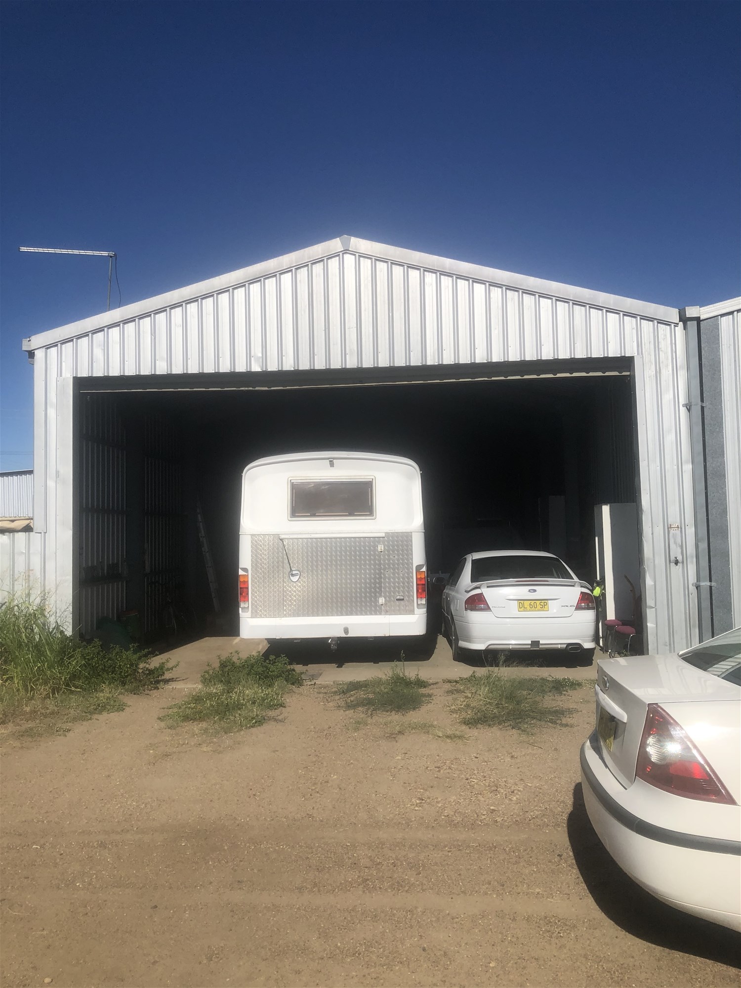 200 sqm shed / office / living