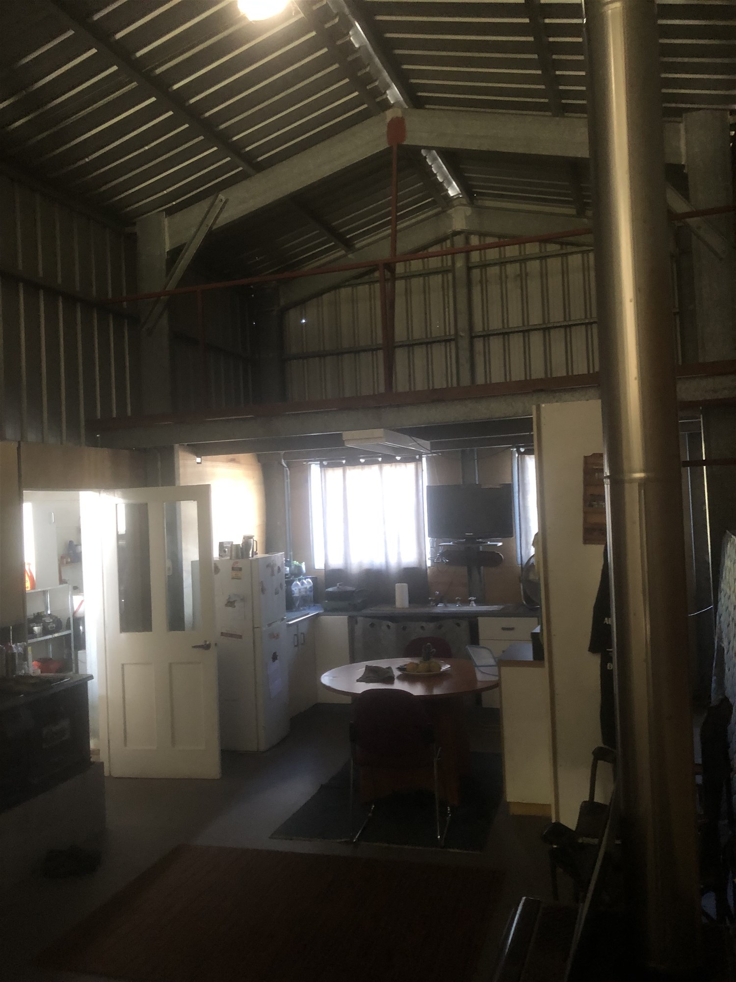 200 sqm shed / office 3