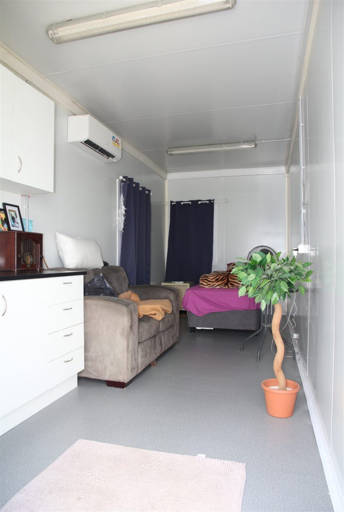 200 sqm shed / office 9