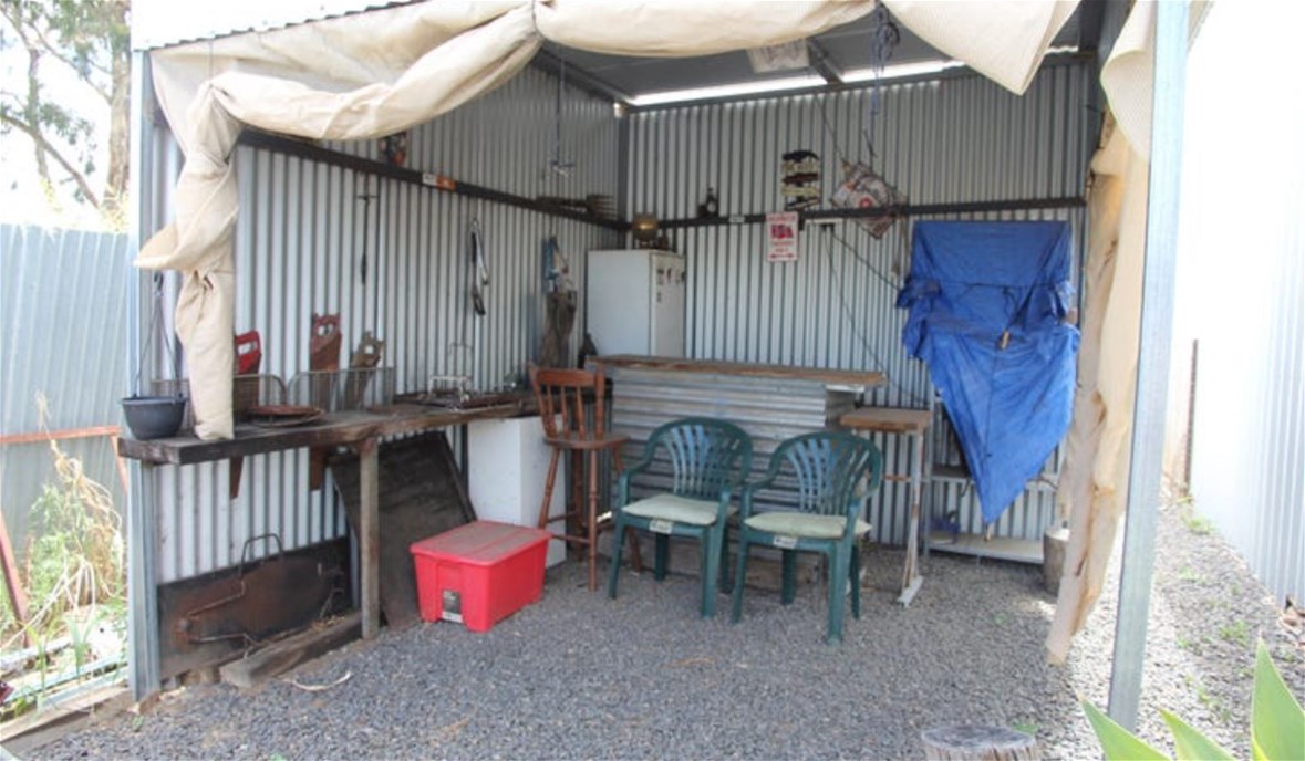 200 m2 shed and donga 10