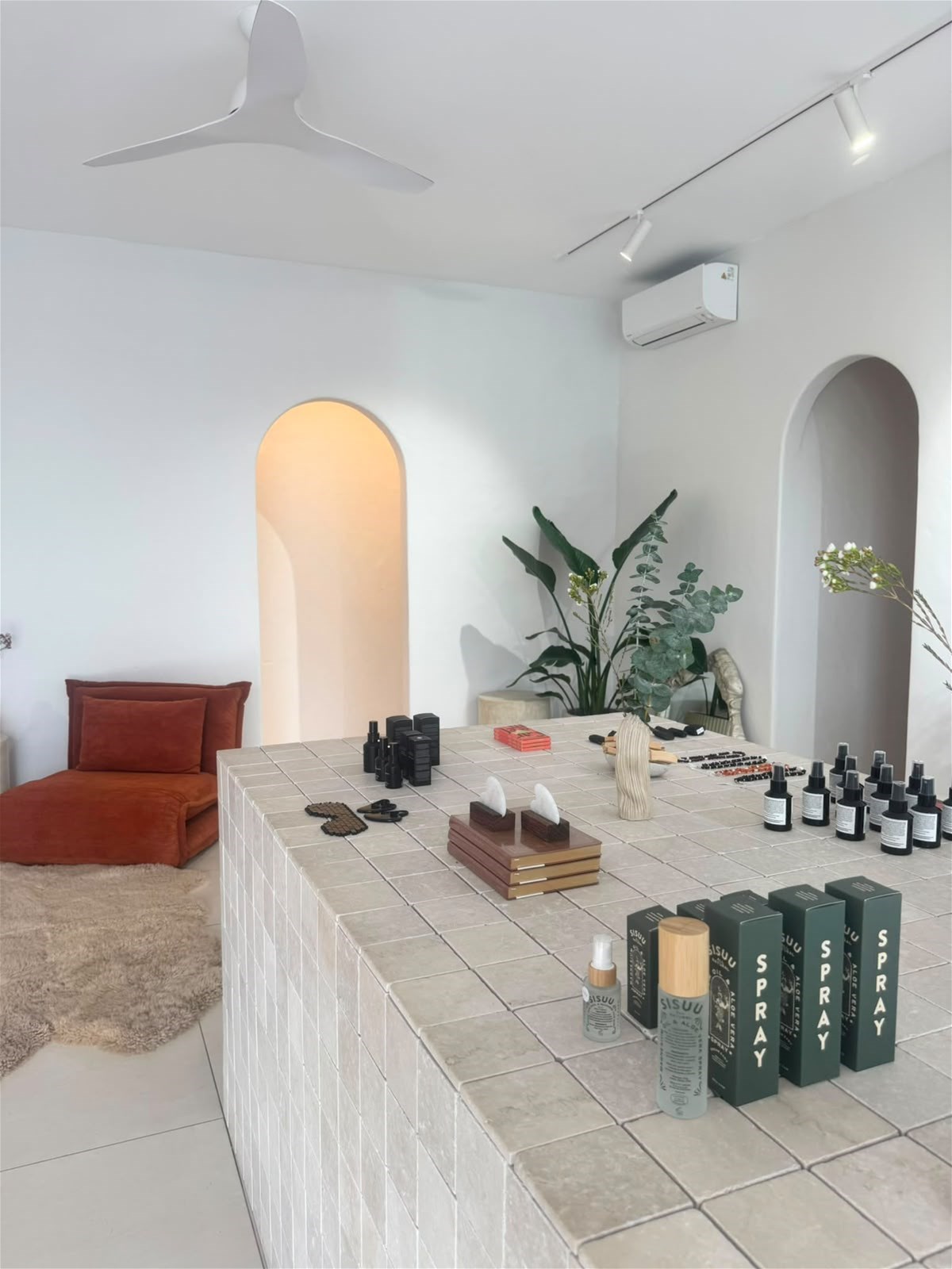 Showroom or retail space, photo 5