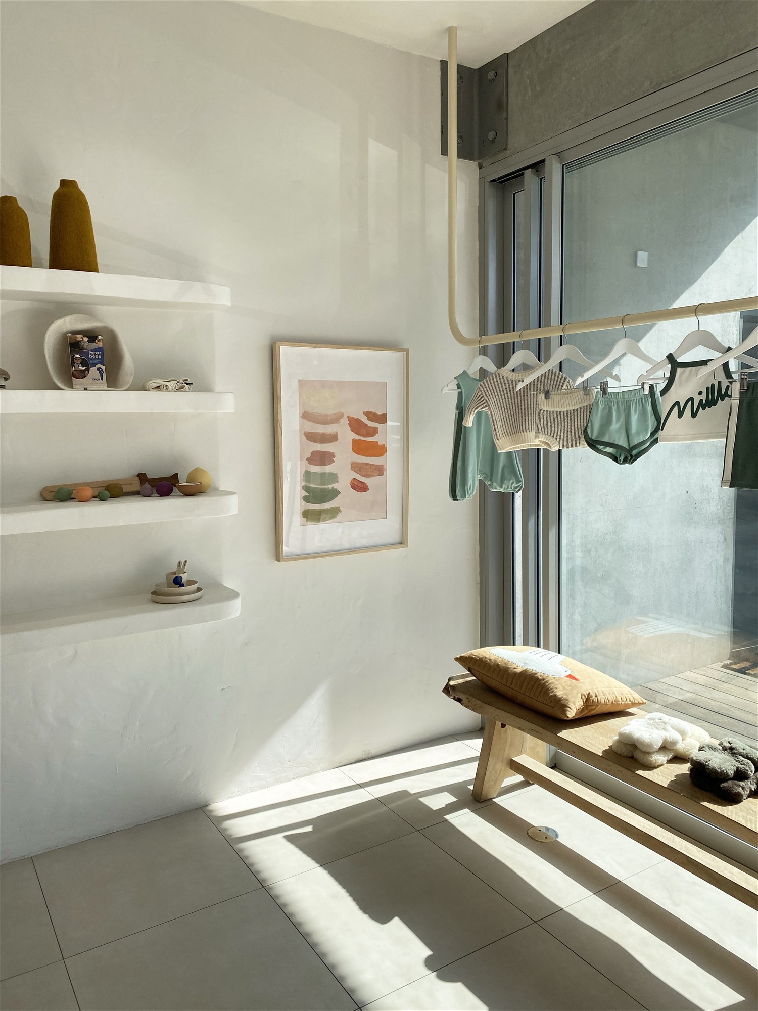 Showroom or retail space, photo 3