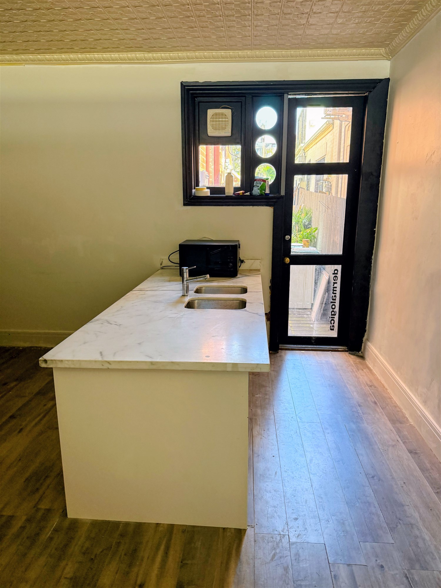 Retail shopfront &/or Residential studio. Smith St Fitzroy (Victoria Parade end). New bathroom/New kitchen facilities., photo 9