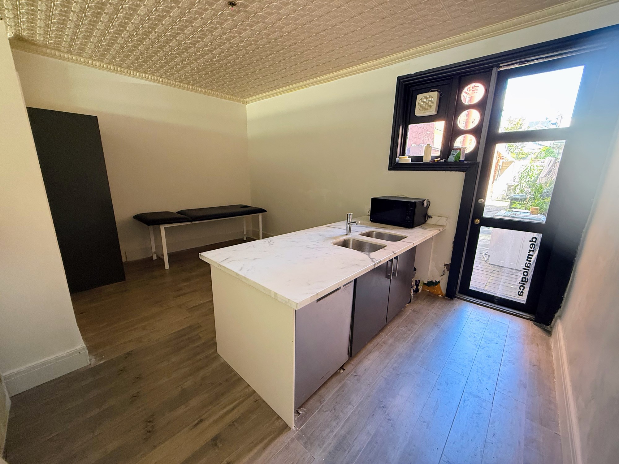 Retail shopfront &/or Residential studio. Smith St Fitzroy (Victoria Parade end). New bathroom/New kitchen facilities., photo 6