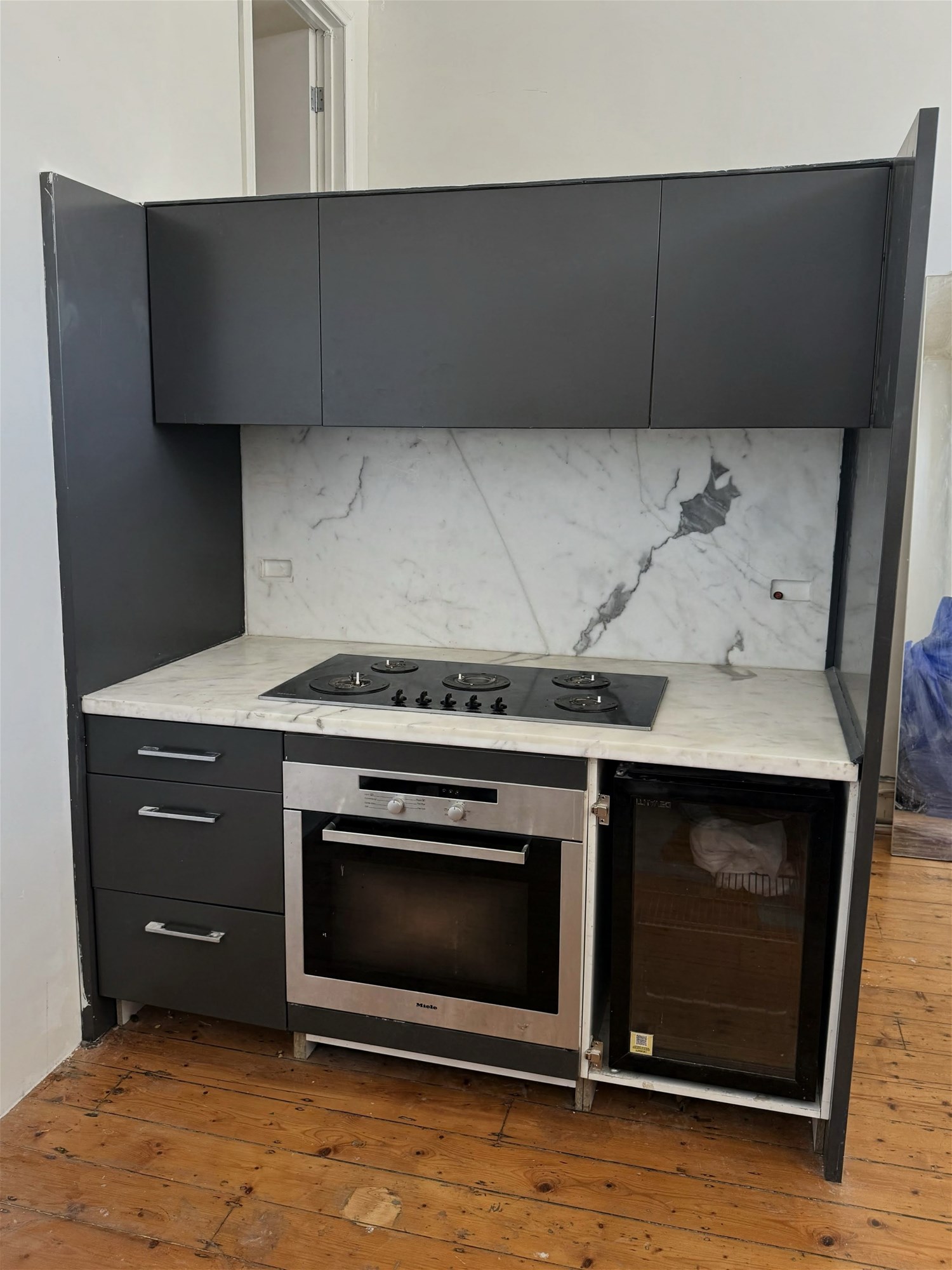 Retail shopfront &/or Residential studio. Smith St Fitzroy (Victoria Parade end). New bathroom/New kitchen facilities., photo 4
