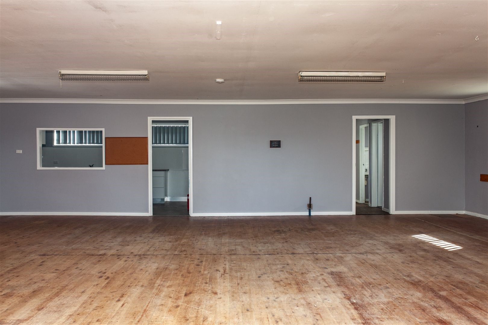 Commercial Premises Next To Doonside Train Station!, photo 4