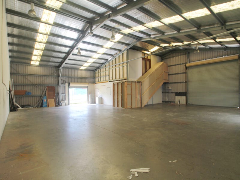 Large Industrial Warehouse In Heart Of Noosaville