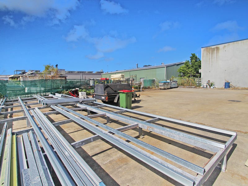 Large Industrial Warehouse In Heart 6