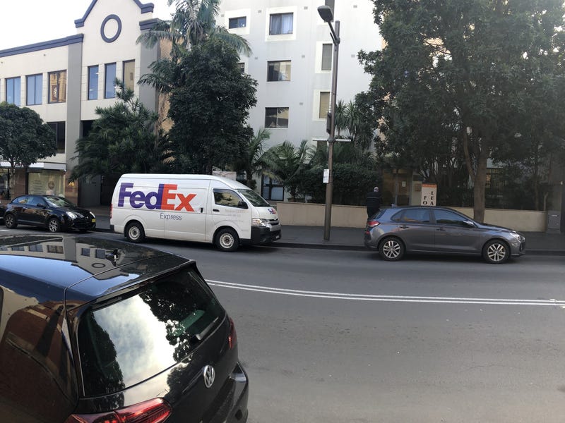 Office with street frontage and 5