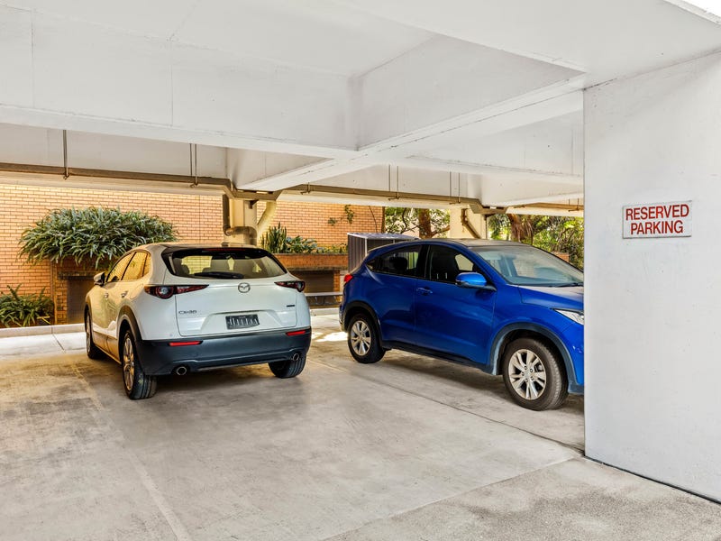 Office available with street frontage 4