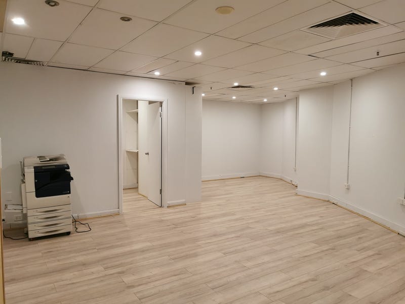 OFFICE lease new condition in 8