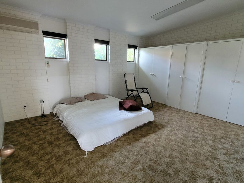 Commercial property with Development Options 14