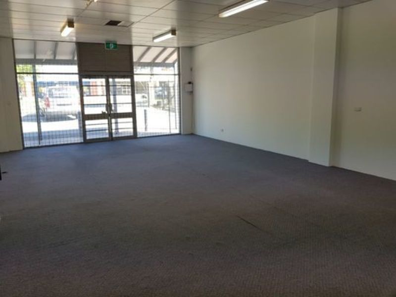 Well located office/warehouse/showroom in Willetton, 3