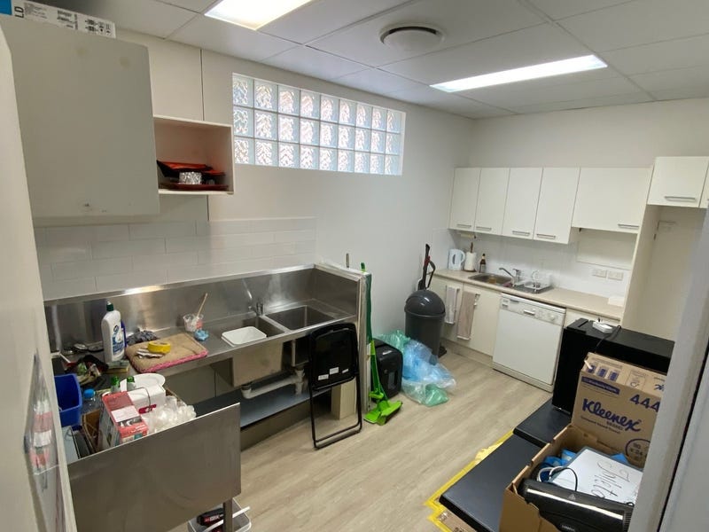 140m2 Office Space – 200m 10
