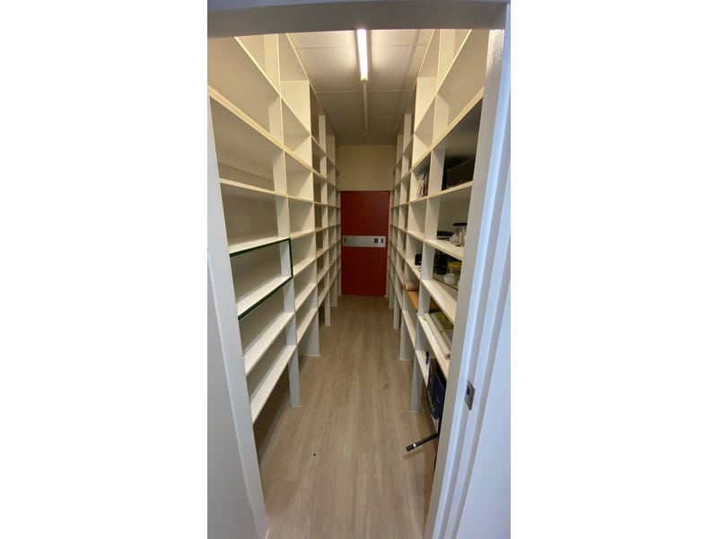 140m2 Office Space – 200m 11