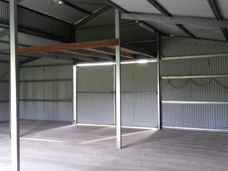 House site, Tradie Shed / 4