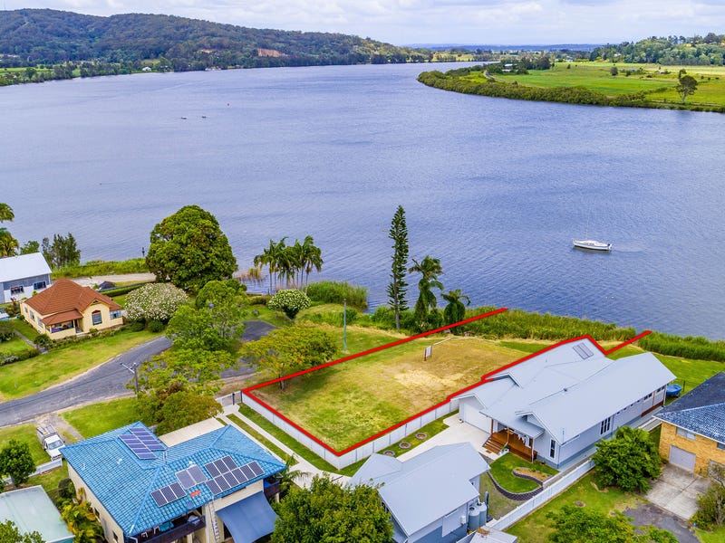 Absolute riverfront living in Maclean