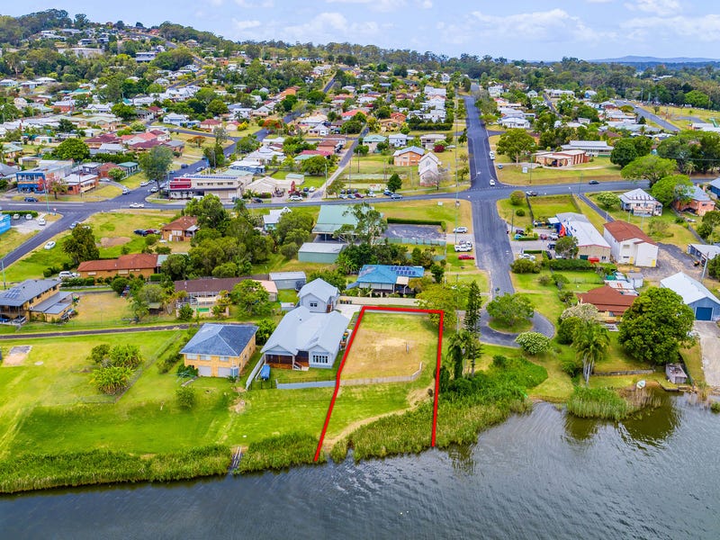 Absolute riverfront living in Maclean 2