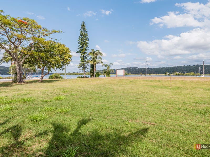 Absolute riverfront living in Maclean 4