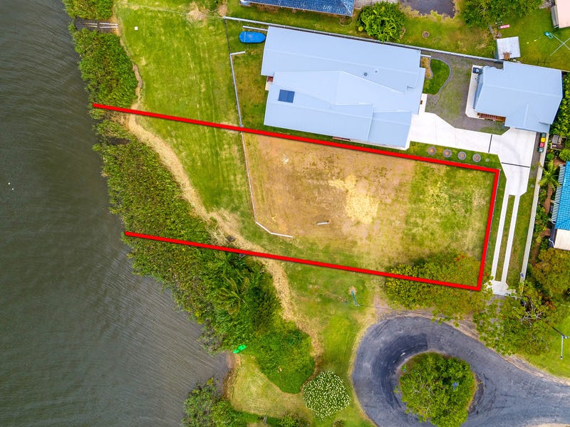 Absolute riverfront living in Maclean 7
