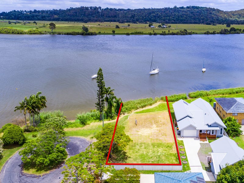 Absolute riverfront living in Maclean 9