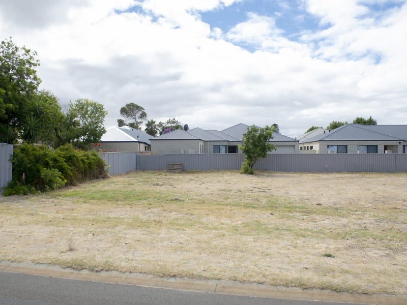 Street frontage blocks in a quiet street to build your new home