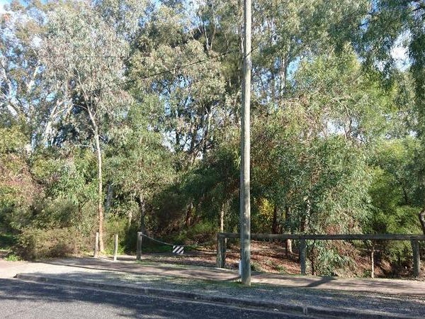 Idyllic location adjacent to reserve. 2