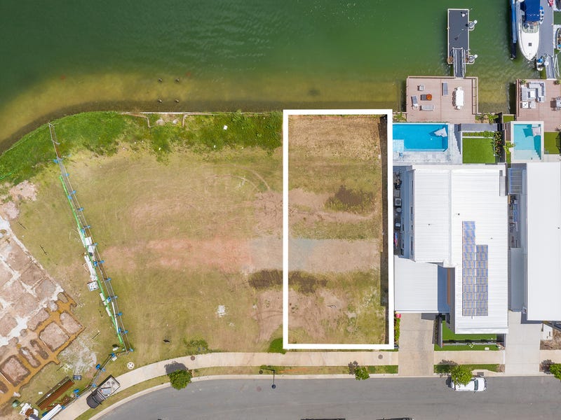 Premier Lakefront Homesite 4