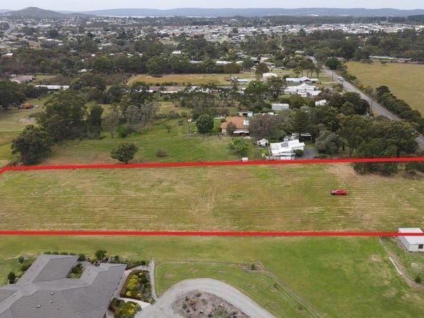 LOOKING FOR TOWN ACREAGE? 2