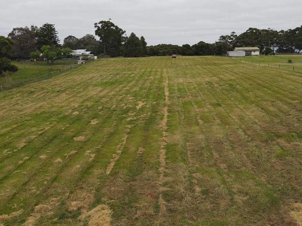 LOOKING FOR TOWN ACREAGE? 4