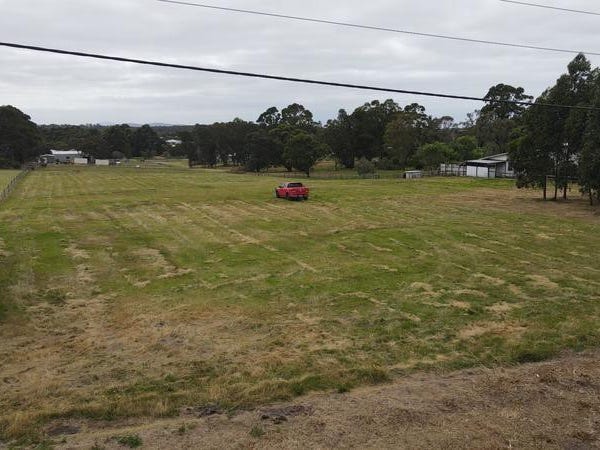 LOOKING FOR TOWN ACREAGE? 5
