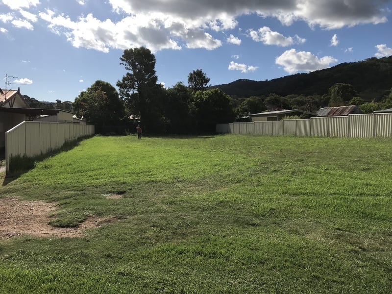 Murrurundi- Large residential block of 3
