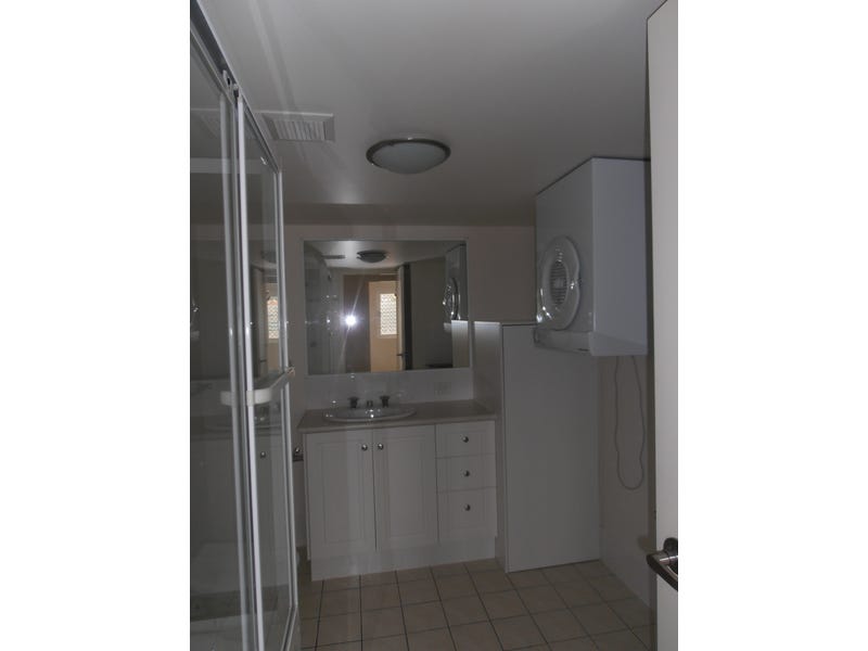 Modern 2 bedroom 2 bathroom 4