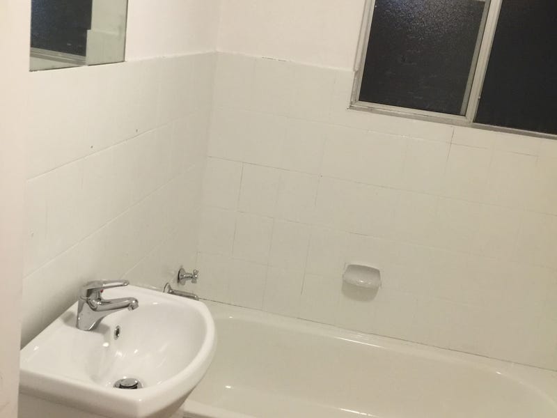 Newly renovated 2 bedroom apartment 4