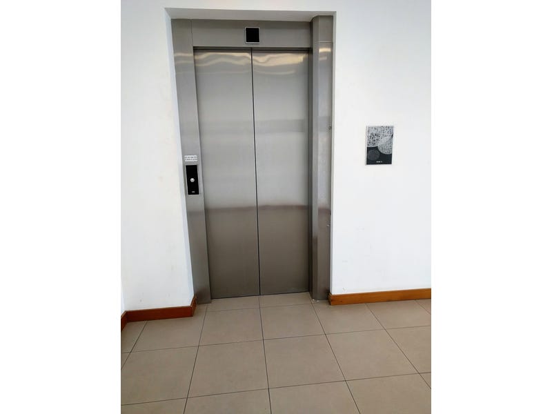 Quite Top Location!!, Top floor, 27