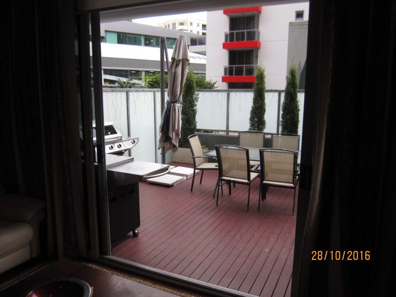 IMMACULATE FULLY FURNISHED APPARTMENT 10