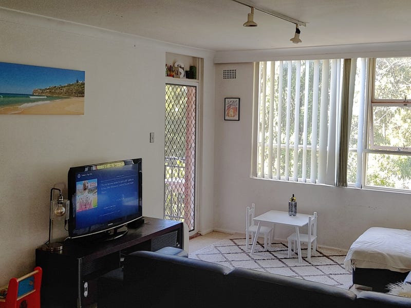 Sunny, spacious, leafy outlook, private 3