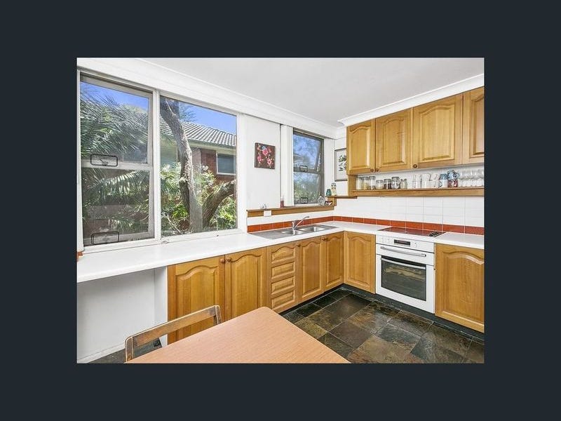 Sunny, spacious, leafy outlook, private 4